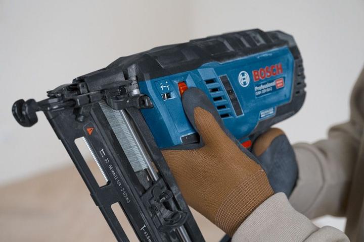 Produktbild Bosch Professional Akku-Holznagler GNH 18V-64-2, im Karton