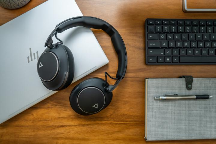 Produktbild Poly Voyager Surround 80 UC (Kabellos, Kabelgebunden, USB-C)