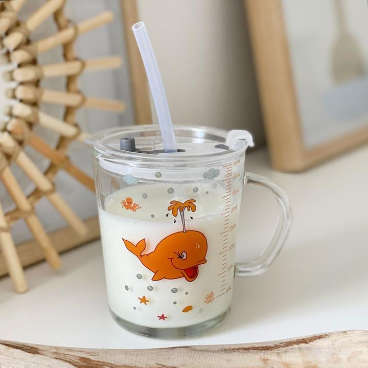 Produktbild Intirilife Kinder Trinkbecher mit Deckel, Skala und Strohhalm