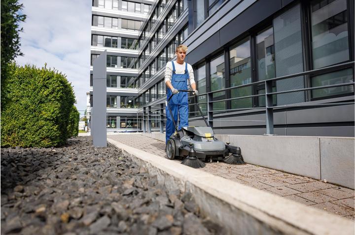 Actual product image Kärcher Professional Sweeper KM 70/30 C BP with 2 side brushes