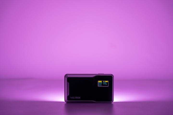 Produktbild Viltrox Retro 08X RGB Pocket LED Light (Videoleuchte)