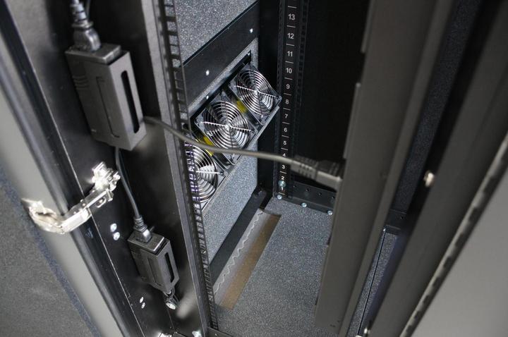 Actual product image APC NetShelter CX (18 RU, 19 inch rack)