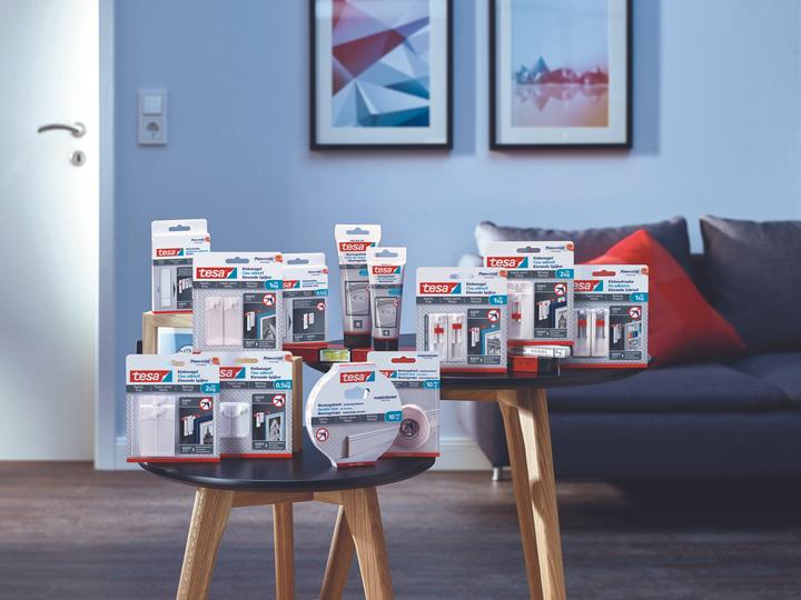 Produktbild tesa 3x Powerstrips für Tapete & Putz, 1kg Halteleistung, 18 doppelseitige Klebestreifen