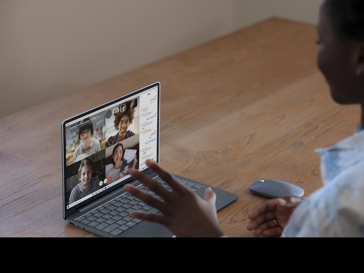Immagine prodotto Microsoft Surface Laptop Go (12.40", Intel Core i5-1035G1, 8 GB, 256 GB, CH)