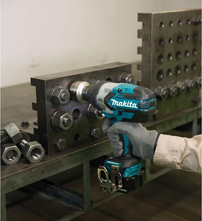 Image du produit Makita DTW1002RTJ Clé à choc sans fil 18V, 2x5,0Ah Li-Ion, 1000 Nm, 1 (Fonctionnement sur batterie)