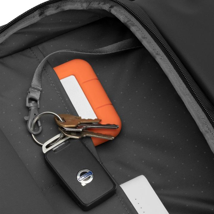 Actual product image Incase A.R.C. Commuter Pack 16"
