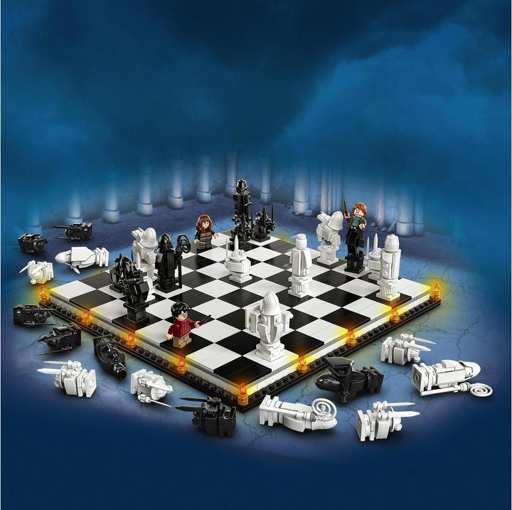 Actual product image LEGO Hogwarts Wizard Chess (76392, LEGO Harry Potter, LEGO Rare Sets)
