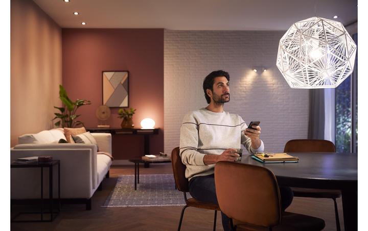 Actual product image Philips White Ambiance light source (E27, 9 W, 806 lm, 3 x, F)