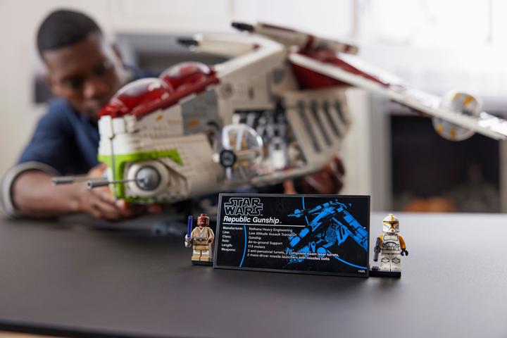 Actual product image LEGO UCS Republic Gunship (75309, LEGO Star Wars, LEGO Rare Sets)