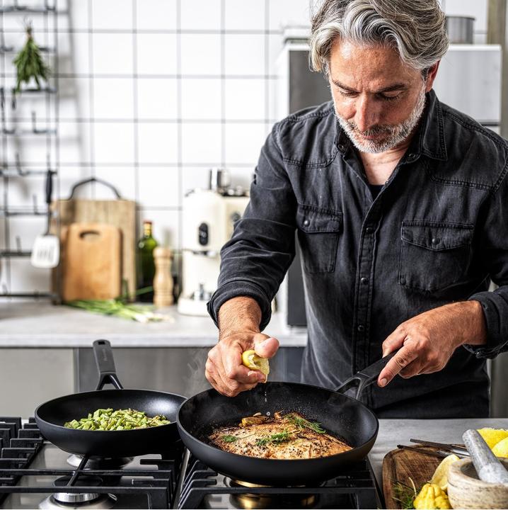 Actual product image KitchenAid Classic Forged (30 cm, Frying pan, Aluminium)