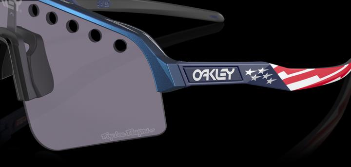 Actual product image Oakley Sutro Lite Sweep (Blue Colorshift, Grey)