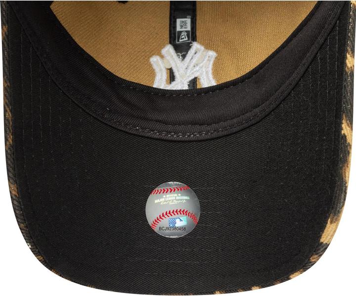 Actual product image New Era New York Yankees Women's 9twenty Leopard Outline Baseball Cap (One size)