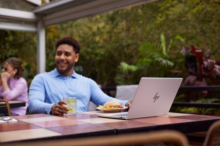 Produktbild HP EliteBook X Flip G1i (14", Intel Core Ultra 5 226V, 16 GB, 512 GB, DE)