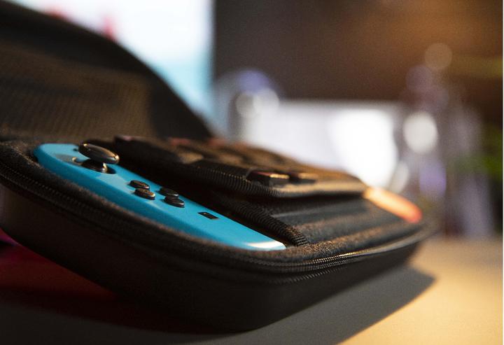 Immagine prodotto Konix My Hero Academy Pro Carry Case Himiko (Switch OLED, Switch)