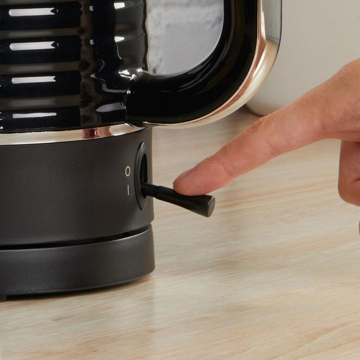 Actual product image Petra PT5572BLKVDE Oscuro 3KW kettle (1.70 l)