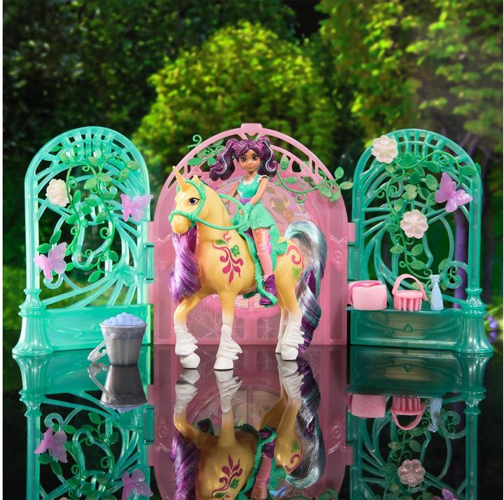 Produktbild Unicorn Academy - Small Doll Ava & Leaf Stall Spielset