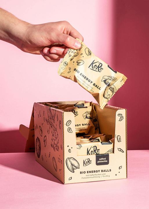 Produktbild KoRo Bio Snackkugel auf Dattelbasis mit Haferflocken, Salz und Pistazienmusfüllung (14 Stk., 30 g)