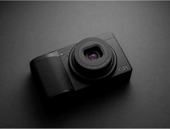 Image du produit RICOH Gr III (28 mm, 24.20 Mpx, APS-C / DX)