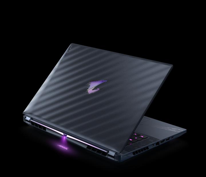 Produktbild Gigabyte Aorus Master 16 RTX 5080 (16", Intel Core Ultra 9 275HX, 32 GB, 2000 GB, CH)