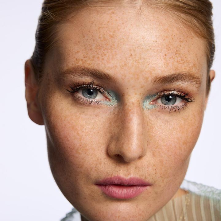 Actual product image Catrice Aloe Vera Eyeshadow Stick (080 Ocean Depths)