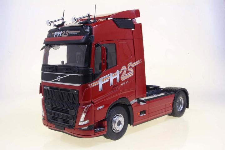 Actual product image Solido 1:24 Volvo Trucks 25 years Edition red
