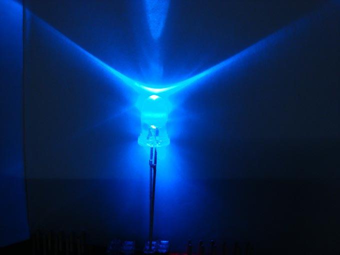 Actual product image OEM Super bright LED blue in transparent housing 3mm