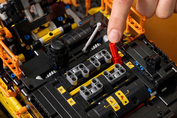 Actual product image LEGO Volvo EC500 Hybrid excavator (42215, LEGO Technic)