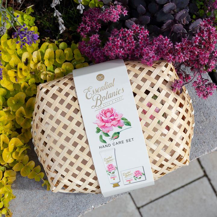 Image du produit Accentra Set de soin des mains ESSENTIAL BOTANICS - CLASSICS dans un panier en bambou, incluant 100g de (Set manucure)
