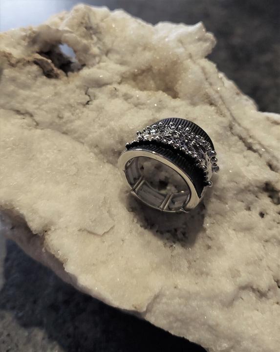 Immagine prodotto Signé Anello Signè da donna elastico color argento rodiato Taglia Unica Nero No.17 (18, 19, 20, 21)