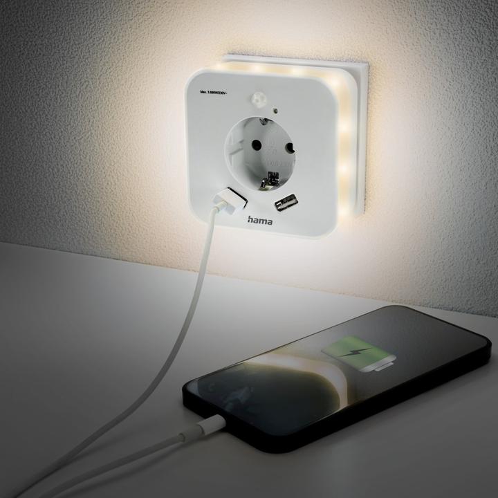 Produktbild Hama LED-Nachtlicht mit Steckdose, 2 USB-Ausgänge, Bewegungsmelder, Lichtsensor