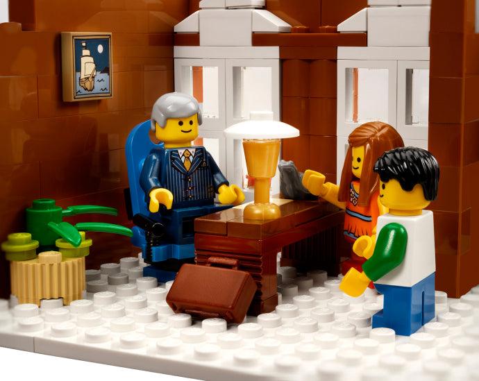 Actual product image LEGO City Hall (10224, LEGO Creator Expert)