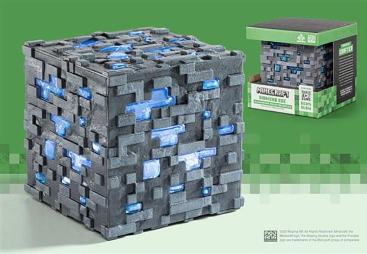 Actual product image Noble Collection Minecraft Replik Illuminating Diamond Ore Cube 10 cm