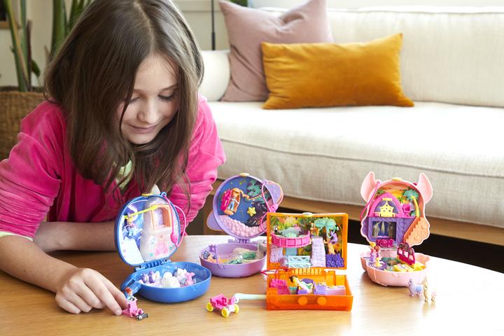 Actual product image Polly Pocket Compact Playcase Arctic Fun