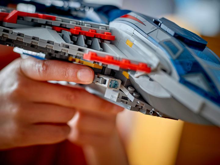 Image du produit LEGO Avengers : Age of Ultron Quinjet (76325, LEGO Super Mario)