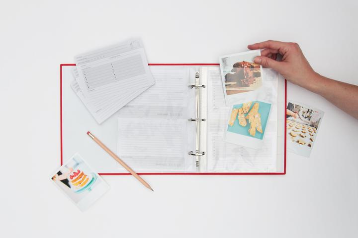 Image du produit Suck UK Classeur de recettes pour ma famille (24 x 22 cm, Blanc, À rayures, Couverture rigide)
