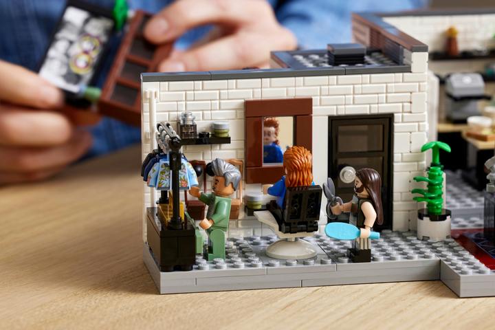 Image du produit LEGO Queer Eye – Le loft des Fab 5 (10291, LEGO Creator Expert, LEGO difficiles à trouver)