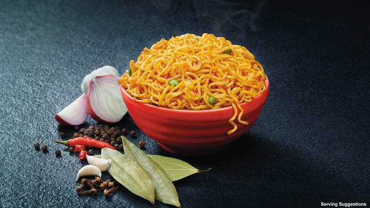 Produktbild Knorr Asia Noodles Saté Beutel, Asiatisch Instant Nudeln Snack, in nur 3 Minuten zubereitet (69 g)