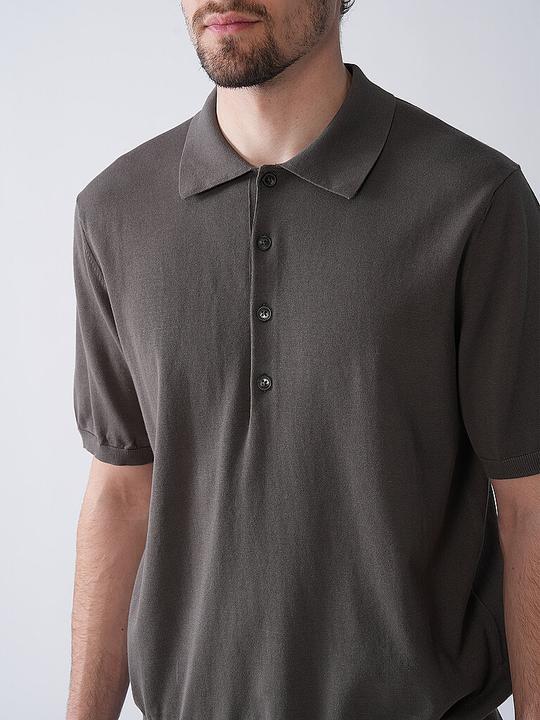 Actual product image Closed Poloshirt (M)