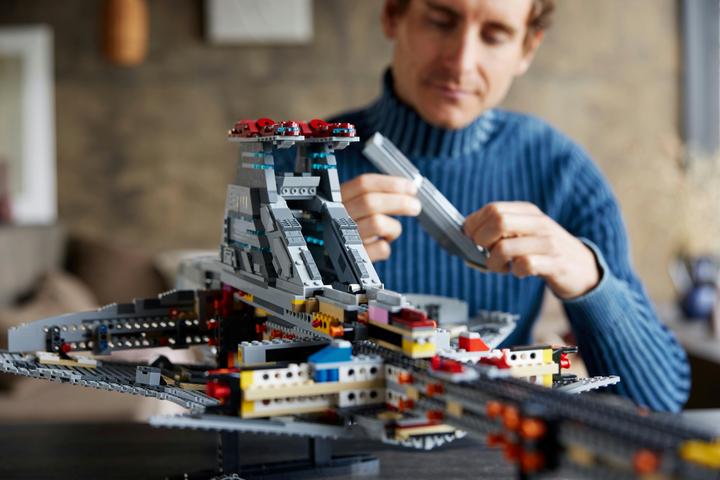 Immagine prodotto LEGO Incrociatore d’attacco della Repubblica classe Venator (75367, LEGO Star Wars, Set LEGO rari)