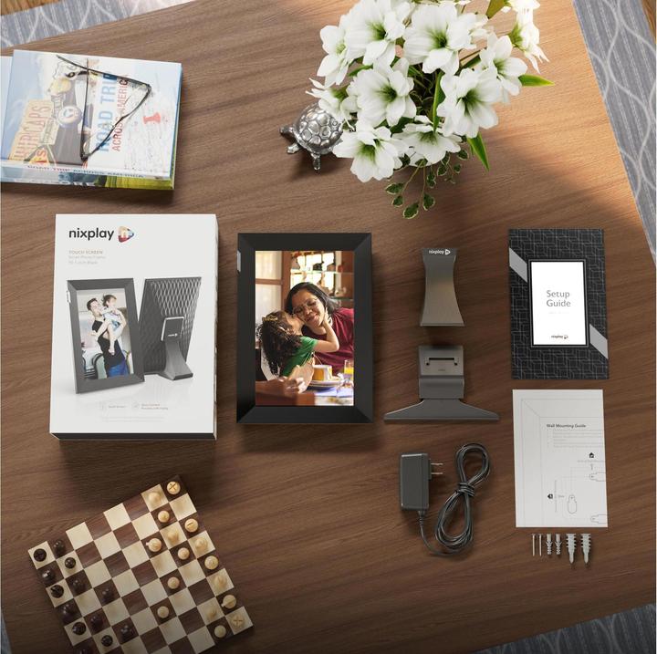 Actual product image Nixplay 10.1-inch touchscreen photo frame (black/silver) (10.10", 1280 x 800 pixels)