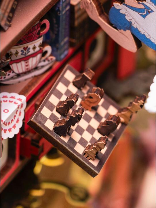 Actual product image Robotime Bausatz Alice im Wunderland, Modell Art: Book Nook