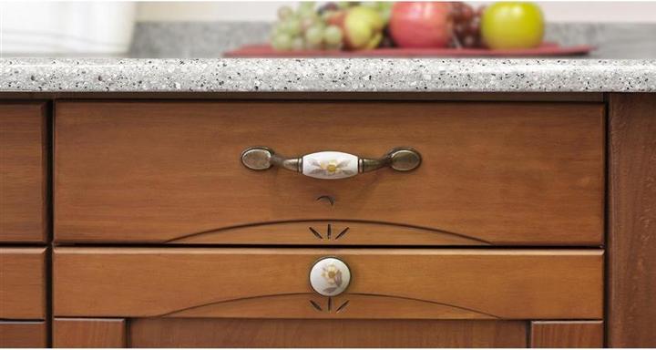 Actual product image Domoletti FURNITURE HANDLE 96MM 7-835.44 ANT BRASS