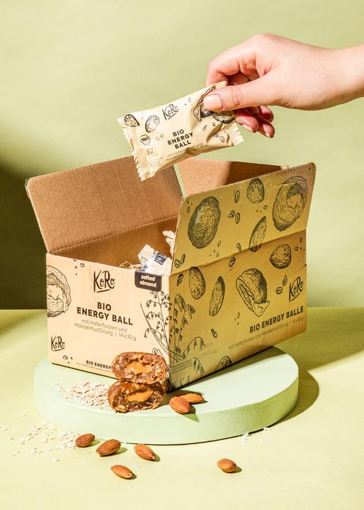 Produktbild KoRo Bio Snackkugel auf Dattelbasis mit Haferflocken, Salz und Mandelmusfüllung (14 Stk., 420 g)