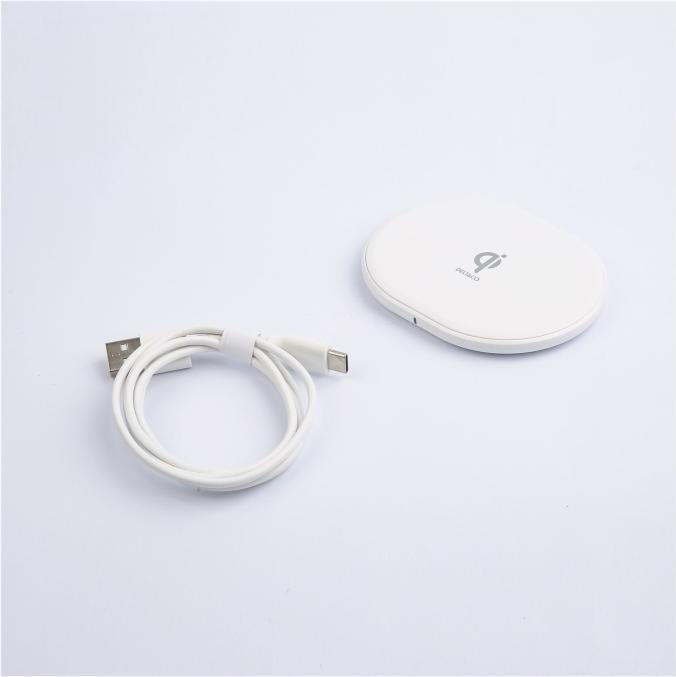 Actual product image Deltaco Bevielis kroviklis,, USB-C, Qi, baltas QI-1039 / 1902335 (10 W)