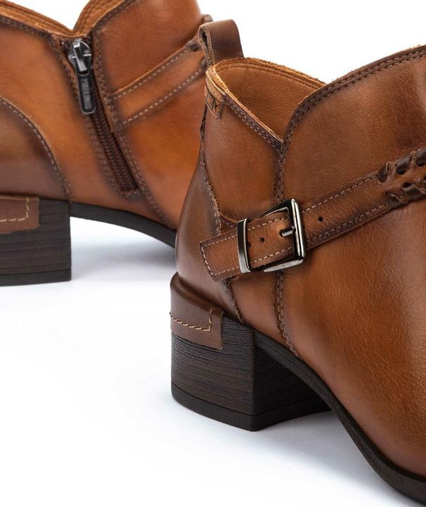 Actual product image Pikolinos Malaga (36)
