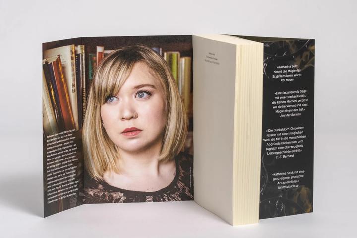 Immagine prodotto Die Dunkeldorn-Chroniken - Knospen aus Finsternis (Tedesco, Catherine Seck, 2023)