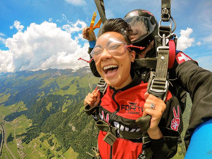 Image du produit Smartbox Saut en parachute en tandem avec un moniteur dans les Alpes Suisses pour 1 personne (1 pers.)