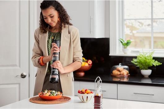 Produktbild Black & Decker Kitchen Wand™ 7,2V Akku-Stabmixer, grau