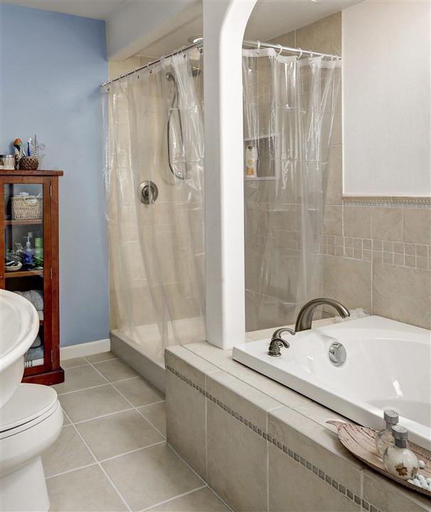 Actual product image Domoletti BATHROOM CORNICE GRO-007