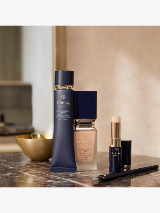 Actual product image Clé De Peau Pore Refining Mattifying Veil (Suntan cream, SPF 25, 38 ml)